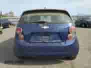 2012 Chevrolet Sonic LT z VIN 1G1JD6SHXC4211713, wystawiony jako Copart lot #79722584 z przebiegiem 80 258 mil mil oraz Czysty tytuł • Clean title. Historia ofert i sprzedaży dostępna na DreamBid. Obrazek 6.