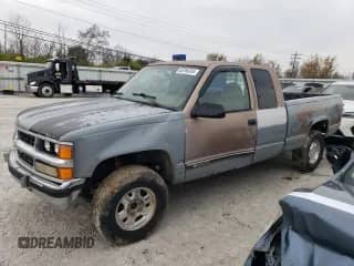 1995 Chevrolet Silverado 2500 с VIN 1GCFK29K4SE105201, выставлен на аукционе Copart как лот 80766284 с пробегом 147 805 миль миль и Списание • Salvage title. История ставок и продаж доступна на DreamBid. Изображение 1.