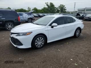 2019 Toyota Camry Hybrid LE с VIN 4T1B31HK9KU513198, выставлен на аукционе Copart как лот 64191885 с пробегом 59 693 миль миль и Списание • Salvage title. История ставок и продаж доступна на DreamBid. Изображение 1.