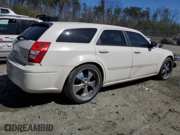 2007 Dodge Magnum with VIN 2D4FV47V47H735075, listed as a Copart auction lot 48998215 with 212,036 mi miles and Salvage title. Bid and sale history available at DreamBid. Image 3.