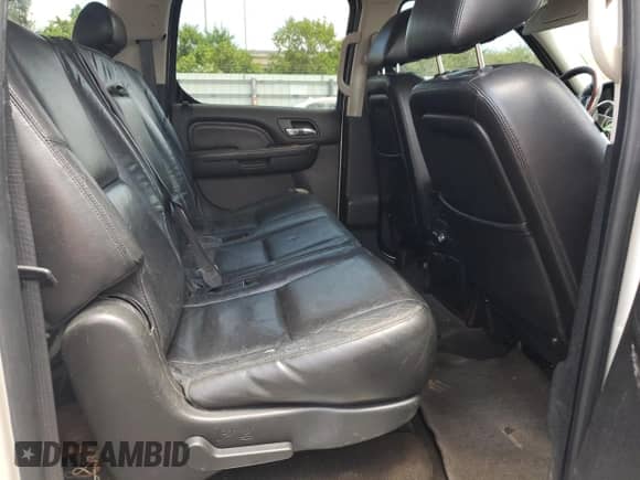 2010 Cadillac Escalade ESV Premium с VIN 1GYUKJEF2AR244433, выставлен на аукционе Copart как лот 57424535 с пробегом 133 861 миль миль и Списание • Salvage title. История ставок и продаж доступна на DreamBid. Изображение 10.