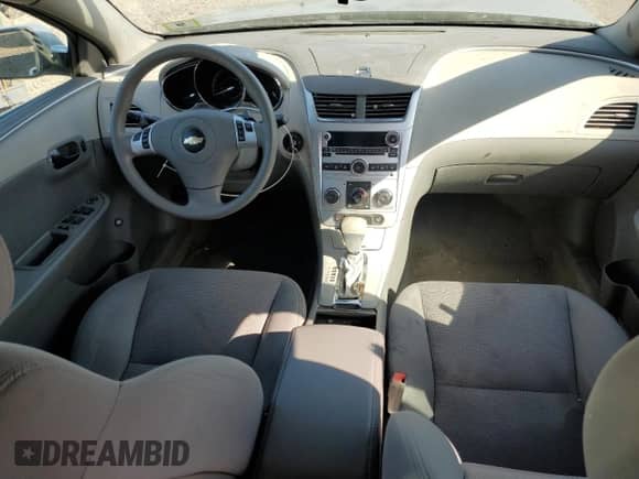 2010 Chevrolet Malibu 1LT с VIN 1G1ZC5EB2AF108858, выставлен на аукционе Copart как лот 54976595 с пробегом 84 075 миль миль и Списание • Salvage title. История ставок и продаж доступна на DreamBid. Изображение 8.