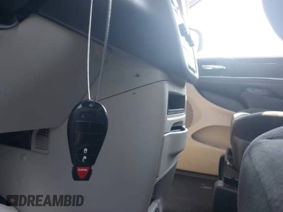 2016 Dodge Grand Caravan SE Plus z VIN 2C4RDGBG2GR400950, wystawiony jako IAAI lot #42622066 z przebiegiem 132 801 mil mil oraz . Historia ofert i sprzedaży dostępna na DreamBid. Obrazek 11.