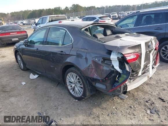 2020 Toyota Camry Hybrid XLE z VIN 4T1F31AK7LU525329, wystawiony jako IAAI lot #42515706 z przebiegiem 76 763 mil mil oraz . Historia ofert i sprzedaży dostępna na DreamBid. Obrazek 3.