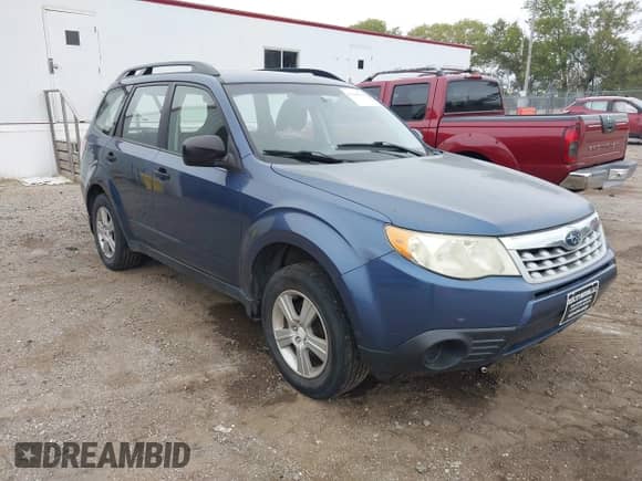 2012 Subaru Forester X z VIN JF2SHBBC4CH406858, wystawiony jako IAAI lot #43444586 z przebiegiem 185 549 mil mil oraz . Historia ofert i sprzedaży dostępna na DreamBid. Obrazek 1.