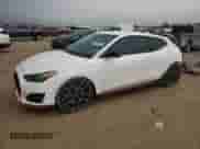 2021 Hyundai Veloster z VIN KMHT36AH9MU011200, wystawiony jako Copart lot #50986355 z przebiegiem 44 477 mil mil oraz Szkoda całkowita • Salvage title. Historia ofert i sprzedaży dostępna na DreamBid. Obrazek 1.