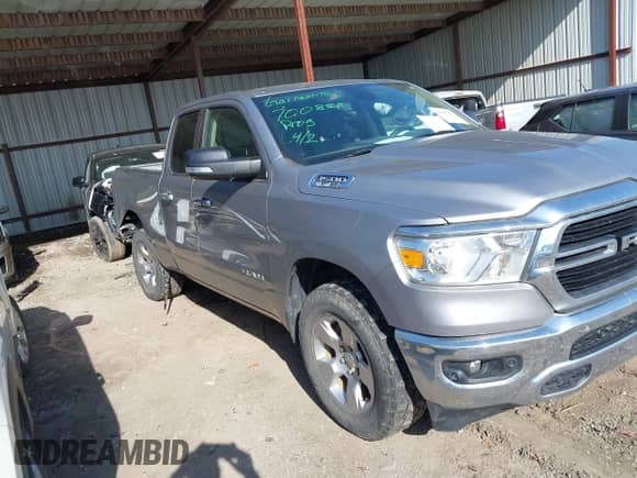 2020 Ram 1500 Big Horn z VIN 1C6SRFBT2LN200059, wystawiony jako IAAI lot #41987816 z przebiegiem 107 675 mil mil oraz . Historia ofert i sprzedaży dostępna na DreamBid. Obrazek 22.