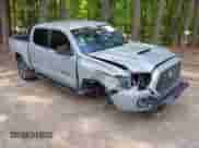2019 Toyota Tacoma SR5 z VIN 3TMAZ5CN1KM113843, wystawiony jako IAAI lot #42716836 z przebiegiem 43 164 mil mil oraz . Historia ofert i sprzedaży dostępna na DreamBid. Obrazek 1.