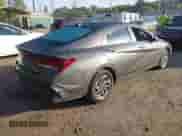 2024 Hyundai Elantra SEL z VIN KMHLM4DGXRU658930, wystawiony jako IAAI lot #43366736 z przebiegiem 57 320 mil mil oraz . Historia ofert i sprzedaży dostępna na DreamBid. Obrazek 4.