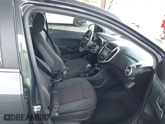 2017 Chevrolet Sonic LT с VIN 1G1JD6SH1H4157371, выставлен на аукционе IAAI как лот 42642242 с пробегом 69 705 миль миль и . История ставок и продаж доступна на DreamBid. Изображение 5.