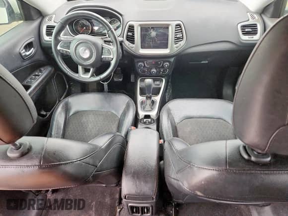 2018 Jeep Compass Latitude z VIN 3C4NJCBB9JT108608, wystawiony jako Copart lot #62002645 z przebiegiem 116 450 mil mil oraz Czysty tytuł • Clean title. Historia ofert i sprzedaży dostępna na DreamBid. Obrazek 8.