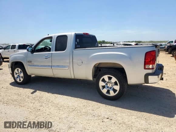 2010 GMC Sierra 1500 SLE z VIN 1GTSCVE0XAZ131634, wystawiony jako Copart lot #65597985 z przebiegiem 112 926 mil mil oraz Szkoda całkowita • Salvage title. Historia ofert i sprzedaży dostępna na DreamBid. Obrazek 2.