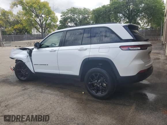 2024 Jeep Grand Cherokee Altitude z VIN 1C4RJGAG7R8555020, wystawiony jako Copart lot #81251305 z przebiegiem 38 445 mil mil oraz Szkoda całkowita • Salvage title. Historia ofert i sprzedaży dostępna na DreamBid. Obrazek 2.