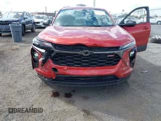 2024 Chevrolet Trax 1RS z VIN KL77LGE27RC108066, wystawiony jako IAAI lot #43116171 z przebiegiem 18 508 mil mil oraz . Historia ofert i sprzedaży dostępna na DreamBid. Obrazek 6.