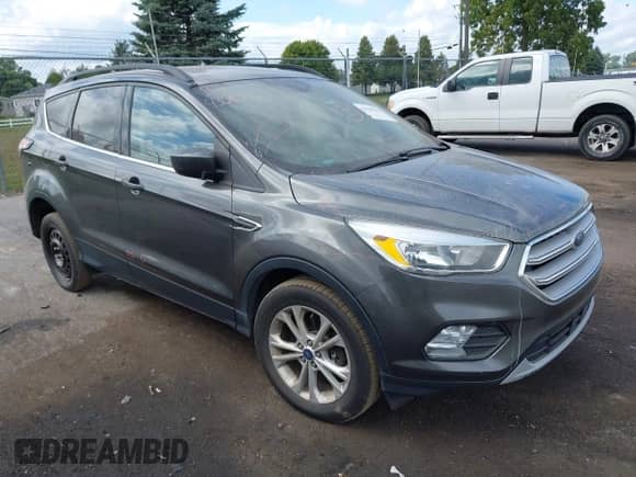 2018 Ford Escape SE z VIN 1FMCU9GD4JUB45420, wystawiony jako IAAI lot #43069540 z przebiegiem 112 884 mil mil oraz . Historia ofert i sprzedaży dostępna na DreamBid. Obrazek 1.
