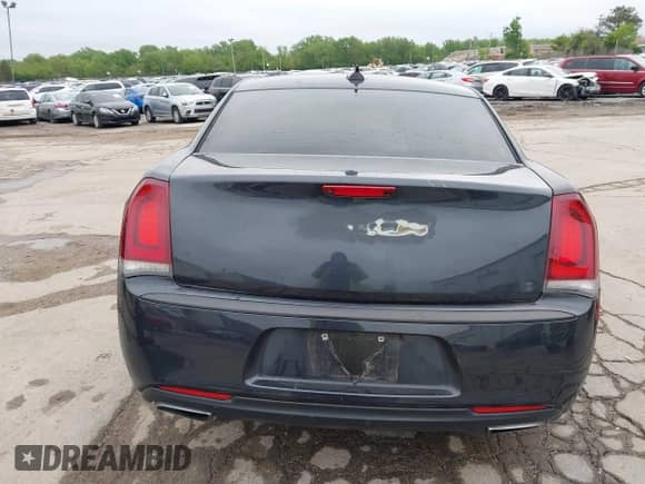 2018 Chrysler 300 S z VIN 2C3CCAGG9JH149523, wystawiony jako IAAI lot #42318225 z przebiegiem 112 614 mil mil oraz . Historia ofert i sprzedaży dostępna na DreamBid. Obrazek 16.