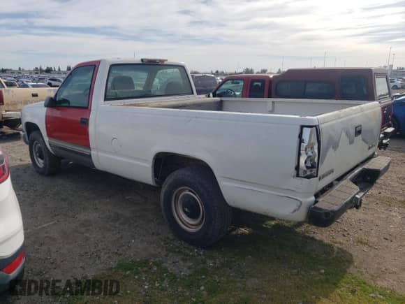 1999 Chevrolet Silverado 2500 с VIN 1GCGC24R4XF074183, выставлен на аукционе Copart как лот 51210644 с пробегом 158 546 миль миль и Списание • Salvage title. История ставок и продаж доступна на DreamBid. Изображение 2.