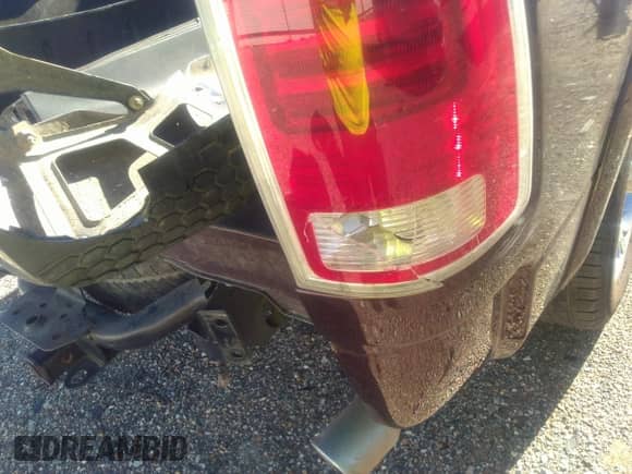 2015 Ram 1500 Laramie z VIN 1C6RR6NT5FS755037, wystawiony jako IAAI lot #41186422 z przebiegiem 128 774 mil mil oraz . Historia ofert i sprzedaży dostępna na DreamBid. Obrazek 18.