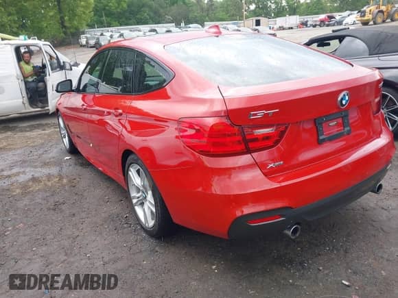 2014 BMW 3 Series 335i Gran Turismo xDrive z VIN WBA3X9C52ED152721, wystawiony jako IAAI lot #42079523 z przebiegiem 92 233 mil mil oraz . Historia ofert i sprzedaży dostępna na DreamBid. Obrazek 3.