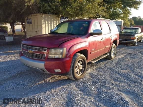 2007 Chevrolet Tahoe LT z VIN 1GNFK13097R330657, wystawiony jako IAAI lot #43501646 z przebiegiem 234 920 mil mil oraz . Historia ofert i sprzedaży dostępna na DreamBid. Obrazek 2.