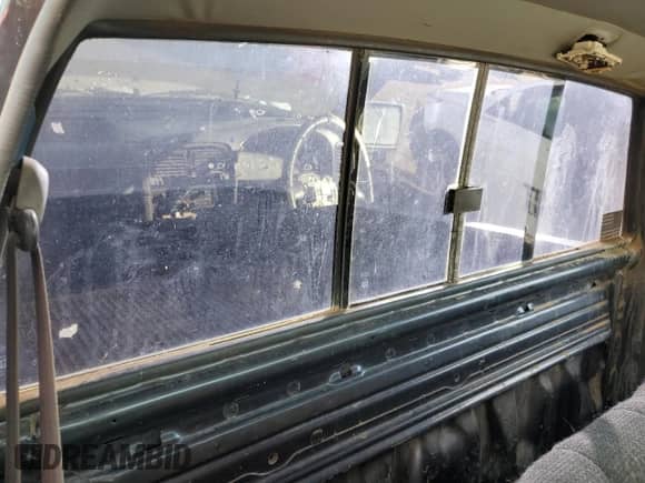 1994 Nissan Frontier z VIN 1N6SD11S7RC339284, wystawiony jako Copart lot #84567694 z przebiegiem 153 851 mil mil oraz Czysty tytuł • Clean title. Historia ofert i sprzedaży dostępna na DreamBid. Obrazek 10.