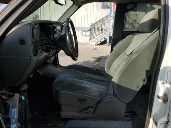 2004 Chevrolet Silverado 2500HD LS with VIN 1GCHC23G14F175620, listed as a Copart auction lot 86104424 with Not provided miles and Salvage title. Bid and sale history available at DreamBid. Image 7.