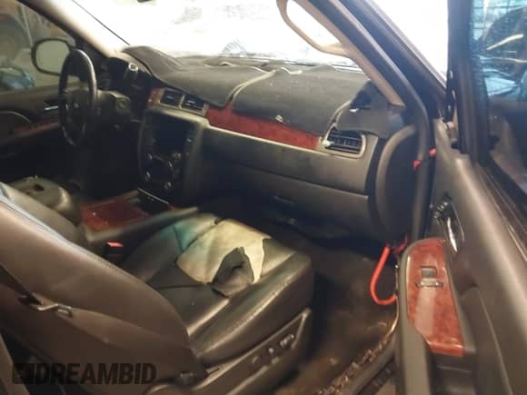 2009 Chevrolet Avalanche LTZ z VIN 3GNFK320X9G150510, wystawiony jako IAAI lot #41463106 z przebiegiem 269 950 mil mil oraz . Historia ofert i sprzedaży dostępna na DreamBid. Obrazek 5.