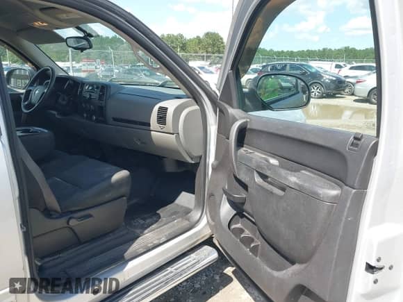 2012 Chevrolet Silverado 1500 LS z VIN 3GCPCREA4CG229602, wystawiony jako IAAI lot #42818433 z przebiegiem 294 243 mil mil oraz . Historia ofert i sprzedaży dostępna na DreamBid. Obrazek 5.