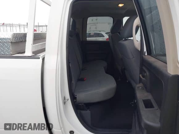 2014 Ram 1500 Express z VIN 1C6RR7FT1ES219429, wystawiony jako IAAI lot #42425062 z przebiegiem 323 279 mil mil oraz . Historia ofert i sprzedaży dostępna na DreamBid. Obrazek 8.