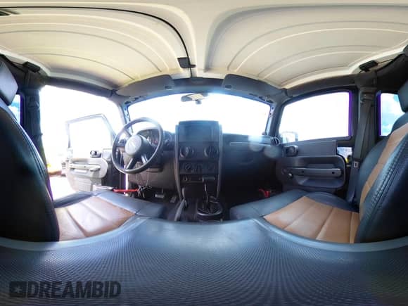 2008 Jeep Wrangler Unlimited X z VIN 1J4GA39148L560004, wystawiony jako IAAI lot #42523657 z przebiegiem 116 619 mil mil oraz . Historia ofert i sprzedaży dostępna na DreamBid. Obrazek 18.