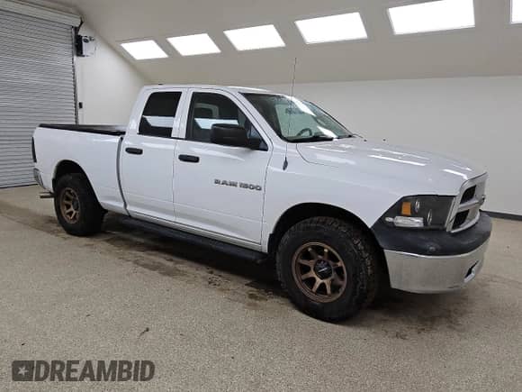 2012 Ram 1500 ST z VIN 1C6RD7FP3CS203036, wystawiony jako Copart lot #80511715 z przebiegiem 199 374 mil mil oraz Czysty tytuł • Clean title. Historia ofert i sprzedaży dostępna na DreamBid. Obrazek 4.