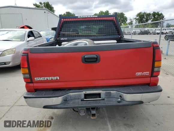 2005 GMC Sierra 1500 SLT z VIN 2GTEC13T351177047, wystawiony jako Copart lot #53577335 z przebiegiem 77 932 mil mil oraz Szkoda całkowita • Salvage title. Historia ofert i sprzedaży dostępna na DreamBid. Obrazek 6.