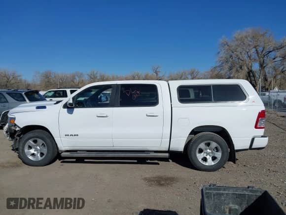 2024 Ram 1500 Big Horn z VIN 1C6SRFFT2RN119324, wystawiony jako IAAI lot #42025347 z przebiegiem 54 131 mil mil oraz . Historia ofert i sprzedaży dostępna na DreamBid. Obrazek 14.