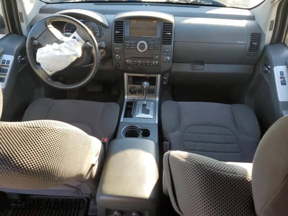 2011 Nissan Pathfinder SV with VIN 5N1AR1NB5BC634508, listed as a Copart auction lot 82370015 with 143,660 mi miles and Non repairable. Bid and sale history available at DreamBid. Image 8.