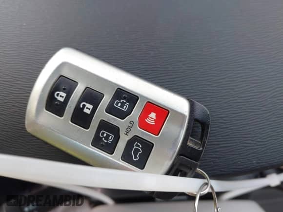 2013 Toyota Sienna XLE AAS with VIN 5TDYK3DC1DS392332, listed as a IAAI auction lot 40968544 with 129,081 mi miles and . Bid and sale history available at DreamBid. Image 11.