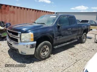 2007 Chevrolet Silverado 2500HD Work Truck с VIN 1GCHK29K87E510848, выставлен на аукционе Copart как лот 62264224 с пробегом 130 633 миль миль и Списание • Salvage title. История ставок и продаж доступна на DreamBid. Изображение 1.