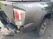 2023 Toyota Tacoma SR z VIN 3TMCZ5AN4PM571394, wystawiony jako IAAI lot #43129720 z przebiegiem 44 374 mil mil oraz . Historia ofert i sprzedaży dostępna na DreamBid. Obrazek 20.