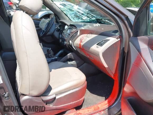 2014 Hyundai Tucson Limited z VIN KM8JU3AG2EU799894, wystawiony jako IAAI lot #42461514 z przebiegiem 319 102 mil mil oraz . Historia ofert i sprzedaży dostępna na DreamBid. Obrazek 5.