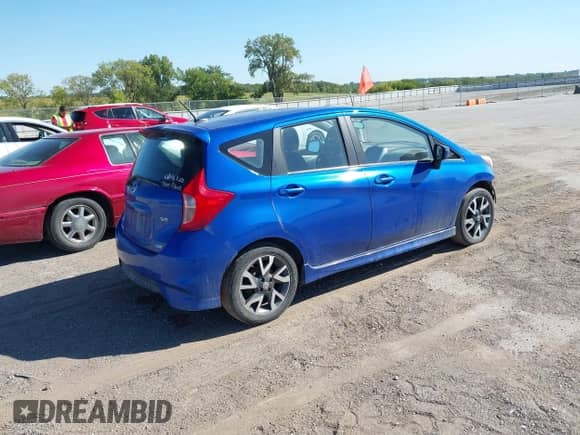 2015 Nissan Note S with VIN 3N1CE2CP7FL363381, listed as a IAAI auction lot 43075695 with 211,559 mi miles and . Bid and sale history available at DreamBid. Image 4.