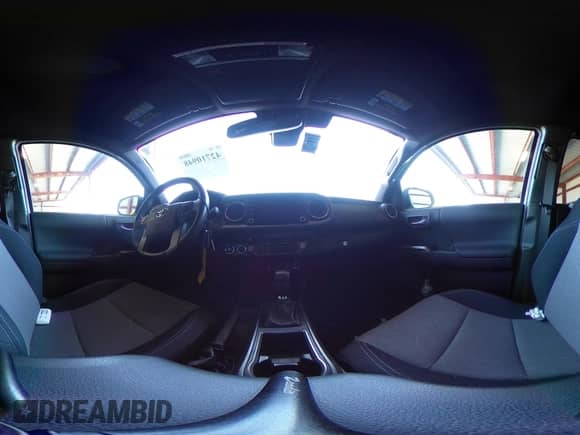 2022 Toyota Tacoma SR5 z VIN 3TYDZ5BN8NT016100, wystawiony jako IAAI lot #42710948 z przebiegiem 54 764 mil mil oraz . Historia ofert i sprzedaży dostępna na DreamBid. Obrazek 18.