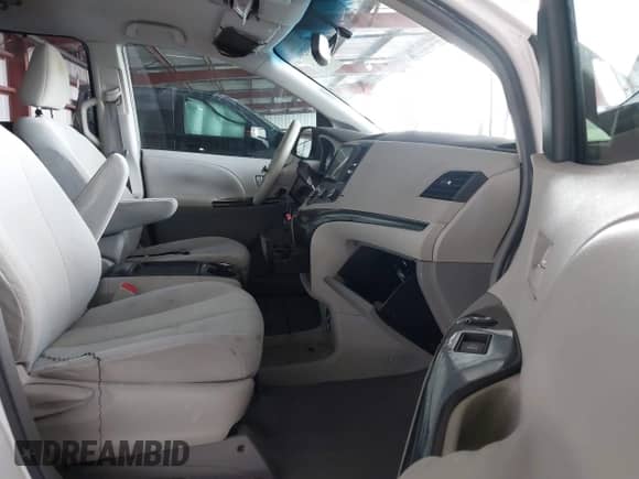 2011 Toyota Sienna LE z VIN 5TDKK3DC3BS097347, wystawiony jako IAAI lot #43452395 z przebiegiem 291 898 mil mil oraz . Historia ofert i sprzedaży dostępna na DreamBid. Obrazek 5.