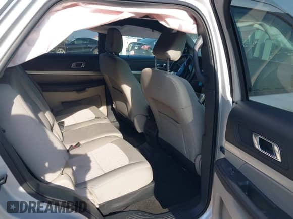 2018 Ford Explorer z VIN 1FM5K7B82JGB63118, wystawiony jako IAAI lot #43074358 z przebiegiem 42 331 mil mil oraz . Historia ofert i sprzedaży dostępna na DreamBid. Obrazek 8.