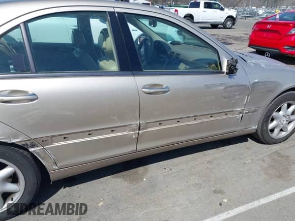 2004 Mercedes-Benz C 320 with VIN WDBRF64J54F497060, listed as a IAAI auction lot 41829238 with 204,205 mi miles and . Bid and sale history available at DreamBid. Image 12.