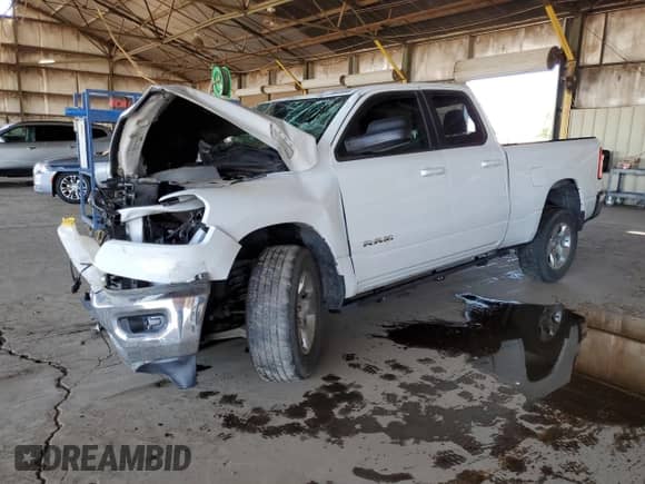 2022 Ram 1500 Big Horn z VIN 1C6RRFBG4NN384327, wystawiony jako Copart lot #81954405 z przebiegiem 49 209 mil mil oraz Szkoda całkowita • Salvage title. Historia ofert i sprzedaży dostępna na DreamBid. Obrazek 1.