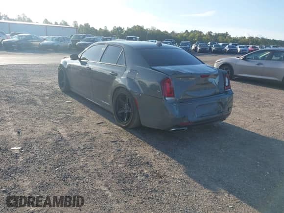 2018 Chrysler 300 S с VIN 2C3CCABT9JH274820, выставлен на аукционе IAAI как лот 43172463 с пробегом 73 162 миль миль и . История ставок и продаж доступна на DreamBid. Изображение 3.