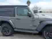 2022 Jeep Wrangler Sport S z VIN 1C4GJXAN2NW176325, wystawiony jako IAAI lot #42168112 z przebiegiem 18 004 mil mil oraz . Historia ofert i sprzedaży dostępna na DreamBid. Obrazek 14.