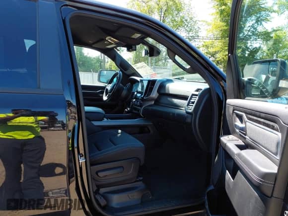 2022 Ram 1500 Big Horn z VIN 1C6RRFFG6NN439340, wystawiony jako IAAI lot #42204188 z przebiegiem 29 870 mil mil oraz . Historia ofert i sprzedaży dostępna na DreamBid. Obrazek 5.