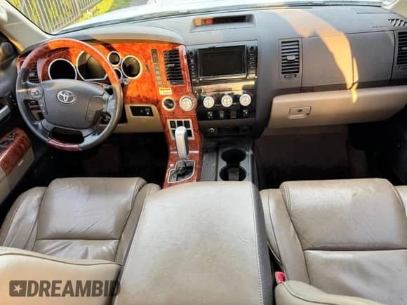 2008 Toyota Tundra Limited z VIN 5TFDV58168X073440, wystawiony jako Copart lot #52966805 z przebiegiem Nie podano mil oraz Czysty tytuł • Clean title. Historia ofert i sprzedaży dostępna na DreamBid. Obrazek 9.