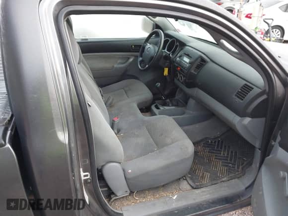 2011 Toyota Tacoma z VIN 5TFNX4CN1BX002043, wystawiony jako IAAI lot #43546253 z przebiegiem 172 063 mil mil oraz . Historia ofert i sprzedaży dostępna na DreamBid. Obrazek 5.