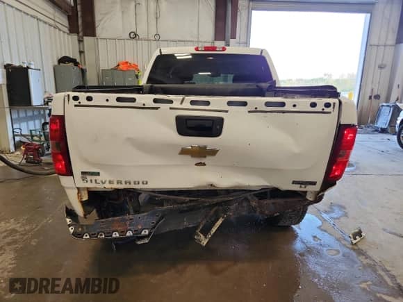 2011 Chevrolet Silverado 1500 LT with VIN 3GCPKSE38BG327025, listed as a Copart auction lot 81982475 with 205,326 mi miles and Non repairable. Bid and sale history available at DreamBid. Image 6.